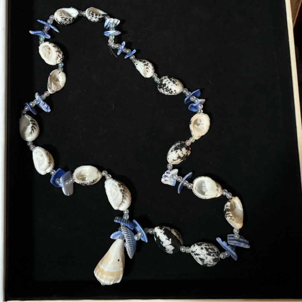 Shell 🐚 Necklace - Picture 3 of 4